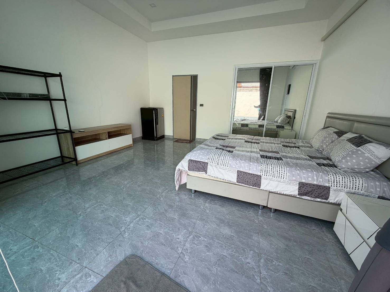 New modern Pool Villa 6 Bed, 7 Bath 80.5 SQW. @ Pratumnak Hill