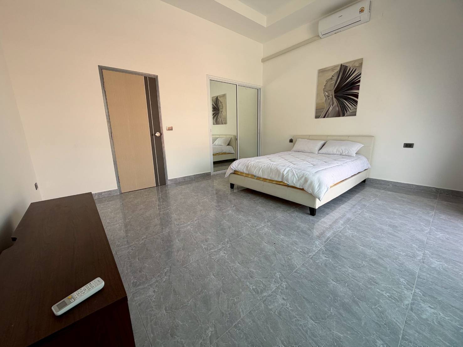 New modern Pool Villa 6 Bed, 7 Bath 80.5 SQW. @ Pratumnak Hill