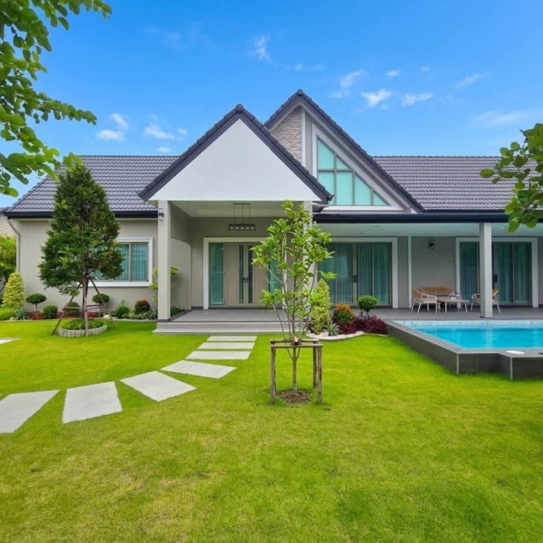 For Sale : (Pre-sale): Luxury Pool Villa @ Soi Chaipornvithi 22, Pornpraphanimit 19