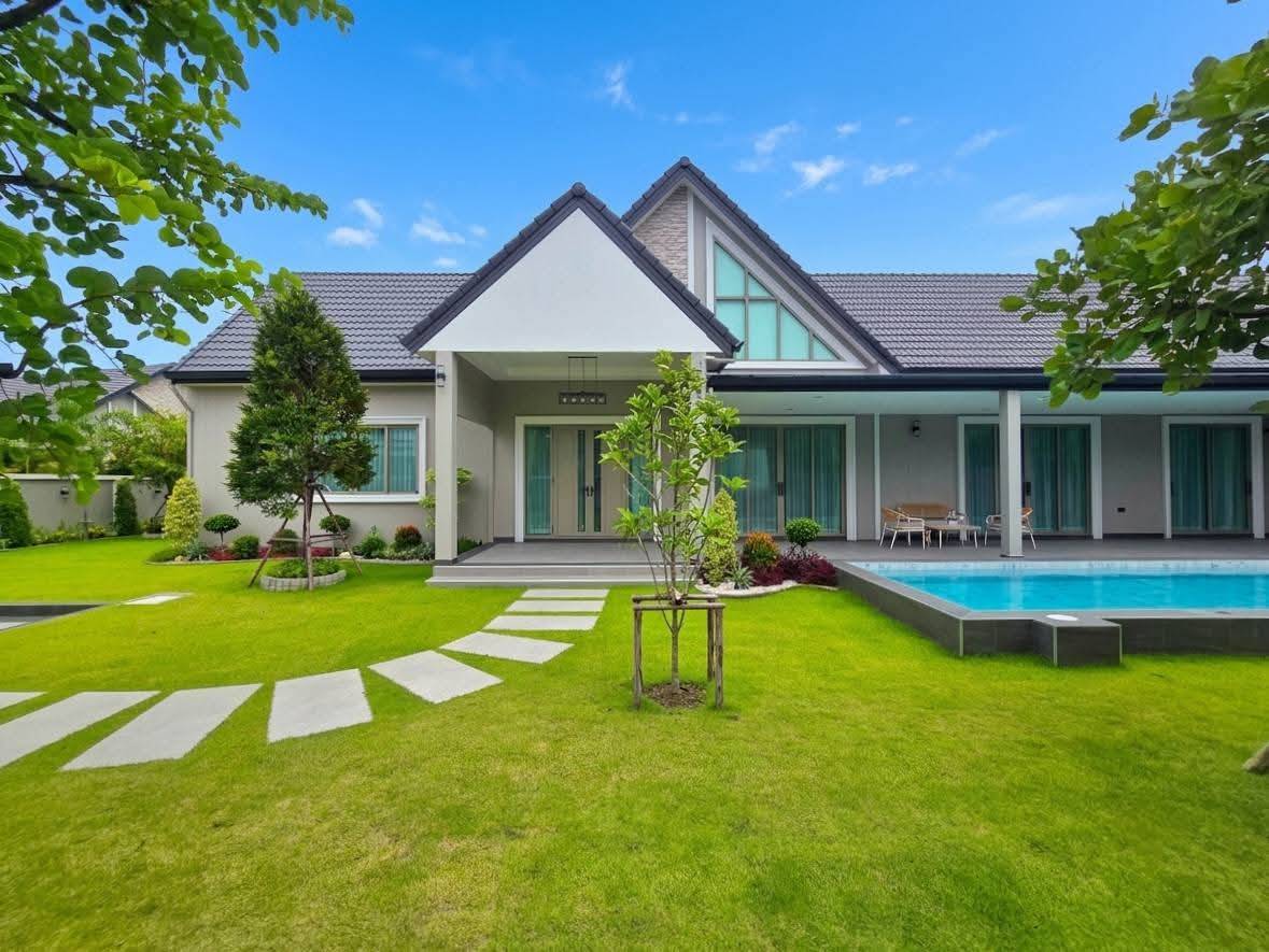 558460_0 For Sale : (Pre-sale): Luxury Pool Villa @ Soi Chaipornvithi 22, Pornpraphanimit 19