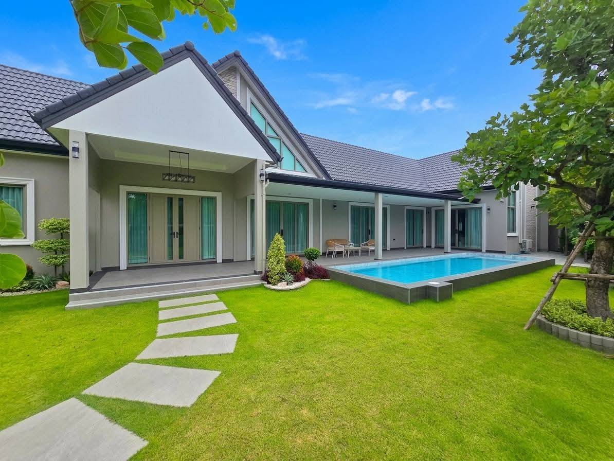 For Sale : (Pre-sale): Luxury Pool Villa @ Soi Chaipornvithi 22, Pornpraphanimit 19