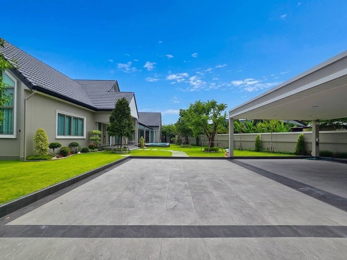 For Sale : (Pre-sale): Luxury Pool Villa @ Soi Chaipornvithi 22, Pornpraphanimit 19