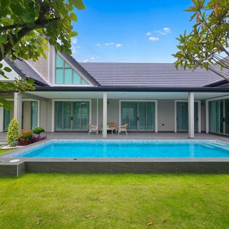 For Sale : (Pre-sale): Luxury Pool Villa @ Soi Chaipornvithi 22, Pornpraphanimit 19
