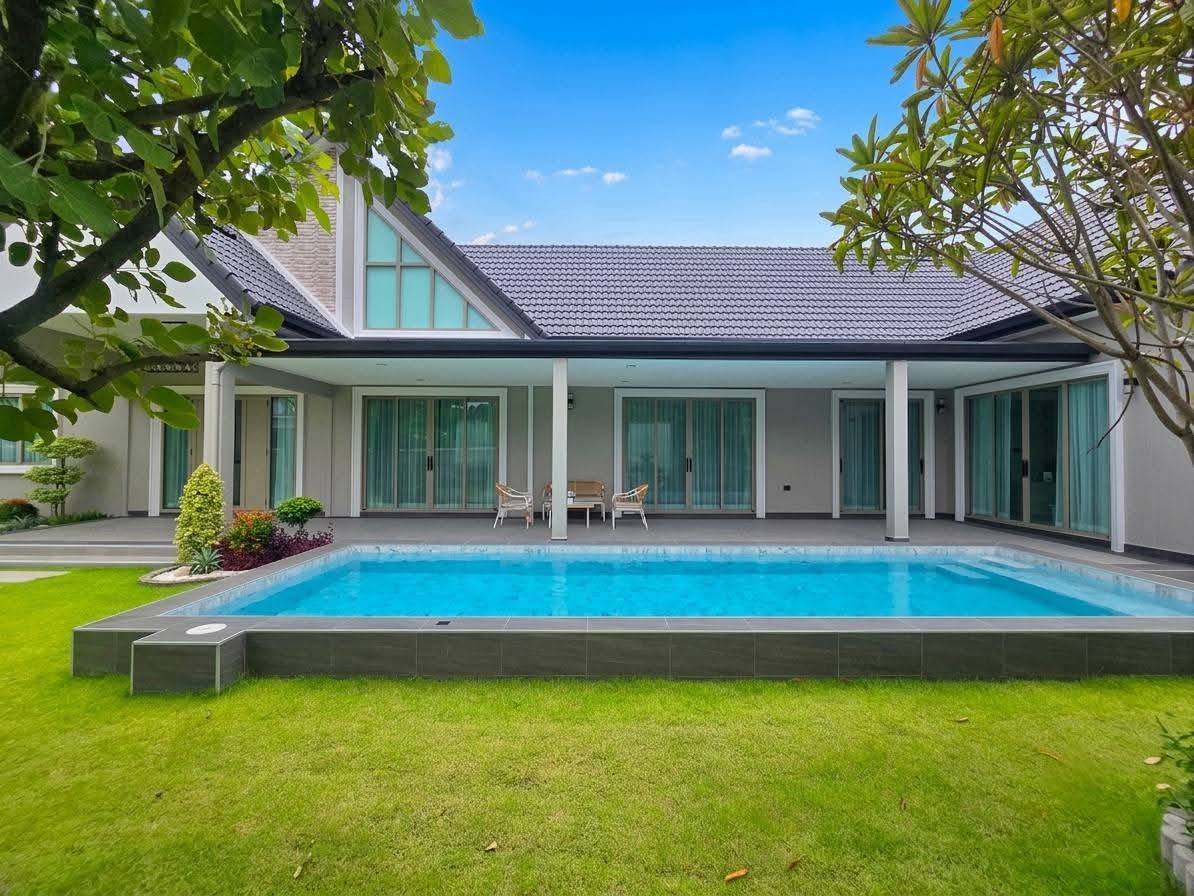 For Sale : (Pre-sale): Luxury Pool Villa @ Soi Chaipornvithi 22, Pornpraphanimit 19