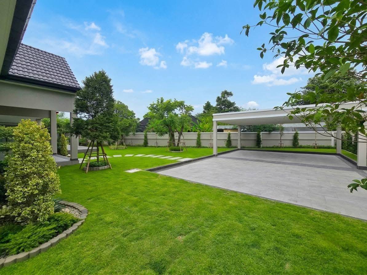 For Sale : (Pre-sale): Luxury Pool Villa @ Soi Chaipornvithi 22, Pornpraphanimit 19