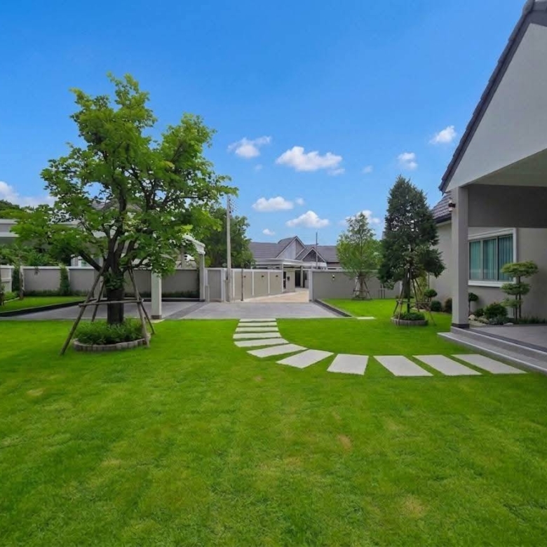 For Sale : (Pre-sale): Luxury Pool Villa @ Soi Chaipornvithi 22, Pornpraphanimit 19