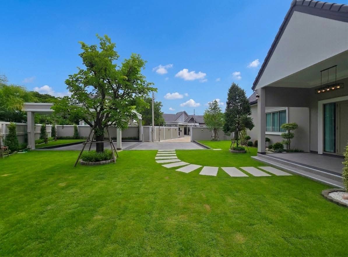 For Sale : (Pre-sale): Luxury Pool Villa @ Soi Chaipornvithi 22, Pornpraphanimit 19