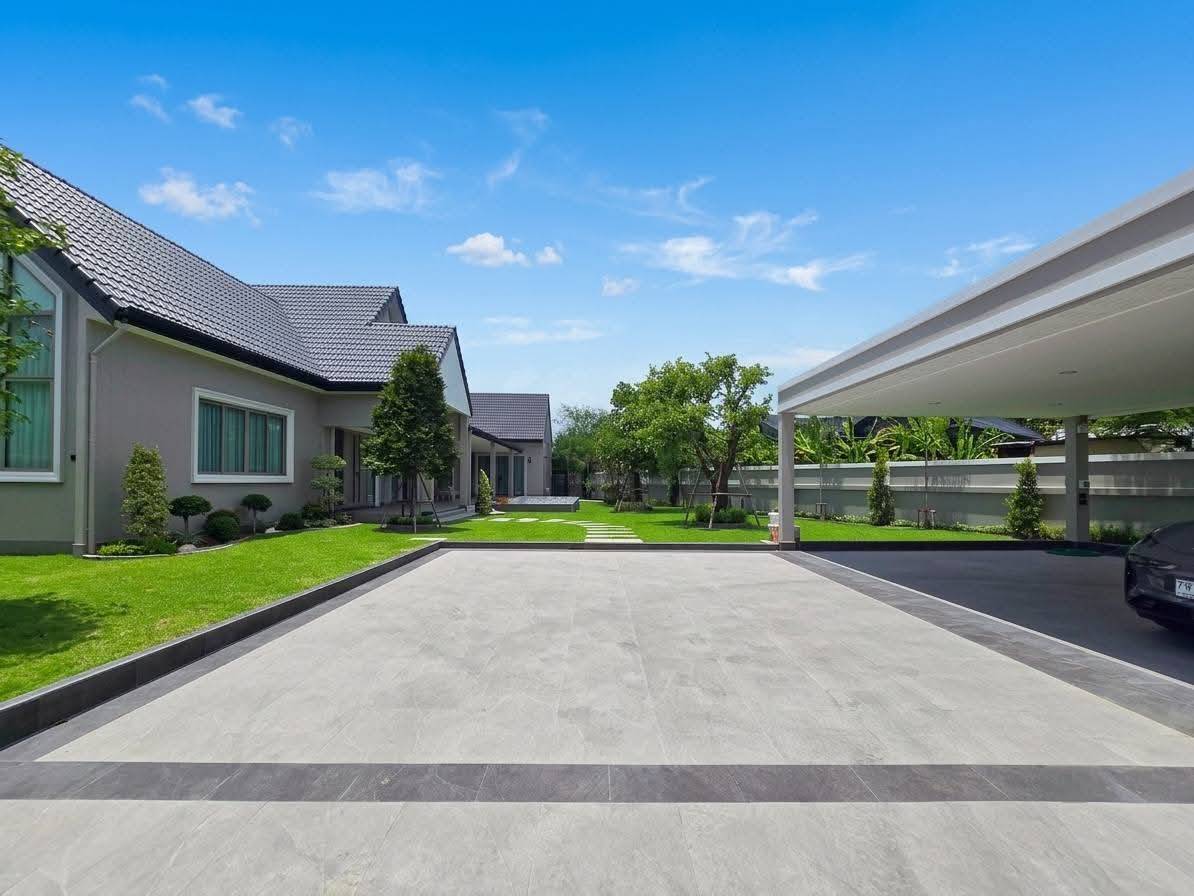For Sale : (Pre-sale): Luxury Pool Villa @ Soi Chaipornvithi 22, Pornpraphanimit 19