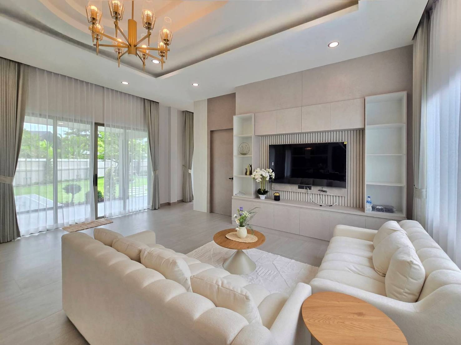 For Sale : (Pre-sale): Luxury Pool Villa @ Soi Chaipornvithi 22, Pornpraphanimit 19