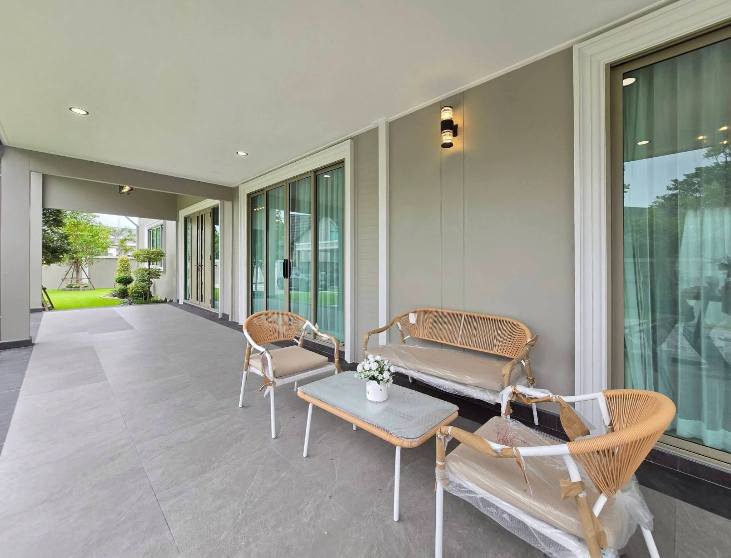 For Sale : (Pre-sale): Luxury Pool Villa @ Soi Chaipornvithi 22, Pornpraphanimit 19