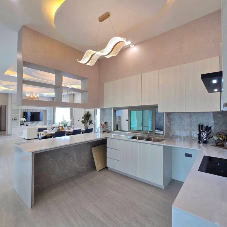 For Sale : (Pre-sale): Luxury Pool Villa @ Soi Chaipornvithi 22, Pornpraphanimit 19