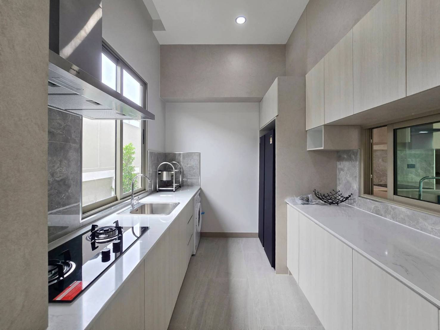 For Sale : (Pre-sale): Luxury Pool Villa @ Soi Chaipornvithi 22, Pornpraphanimit 19