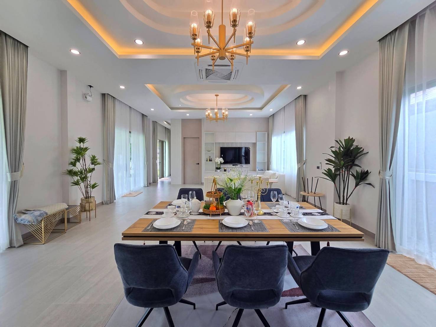 For Sale : (Pre-sale): Luxury Pool Villa @ Soi Chaipornvithi 22, Pornpraphanimit 19