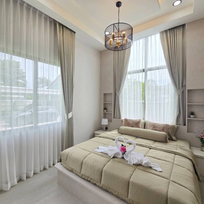 For Sale : (Pre-sale): Luxury Pool Villa @ Soi Chaipornvithi 22, Pornpraphanimit 19