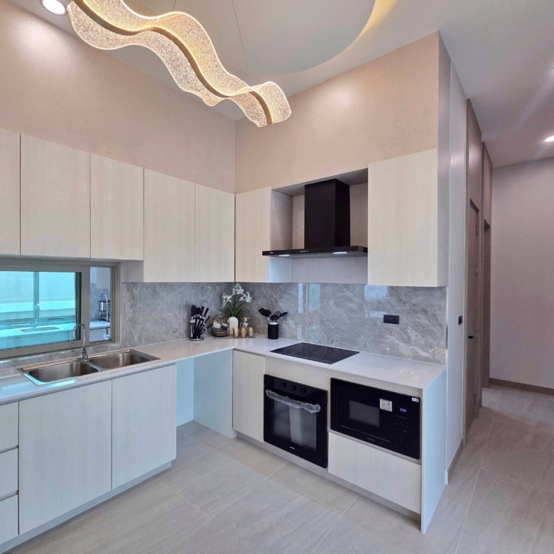 For Sale : (Pre-sale): Luxury Pool Villa @ Soi Chaipornvithi 22, Pornpraphanimit 19