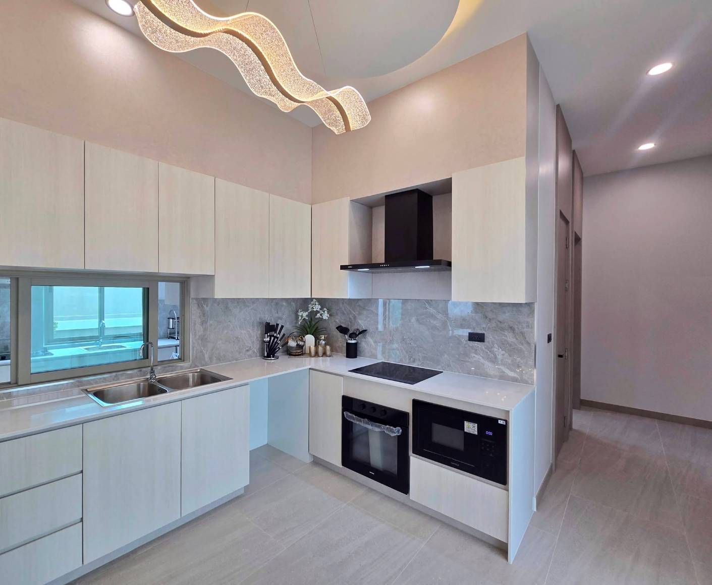 For Sale : (Pre-sale): Luxury Pool Villa @ Soi Chaipornvithi 22, Pornpraphanimit 19