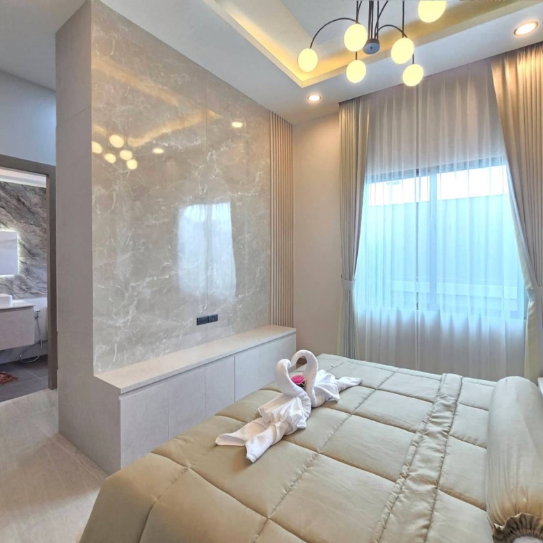 For Sale : (Pre-sale): Luxury Pool Villa @ Soi Chaipornvithi 22, Pornpraphanimit 19