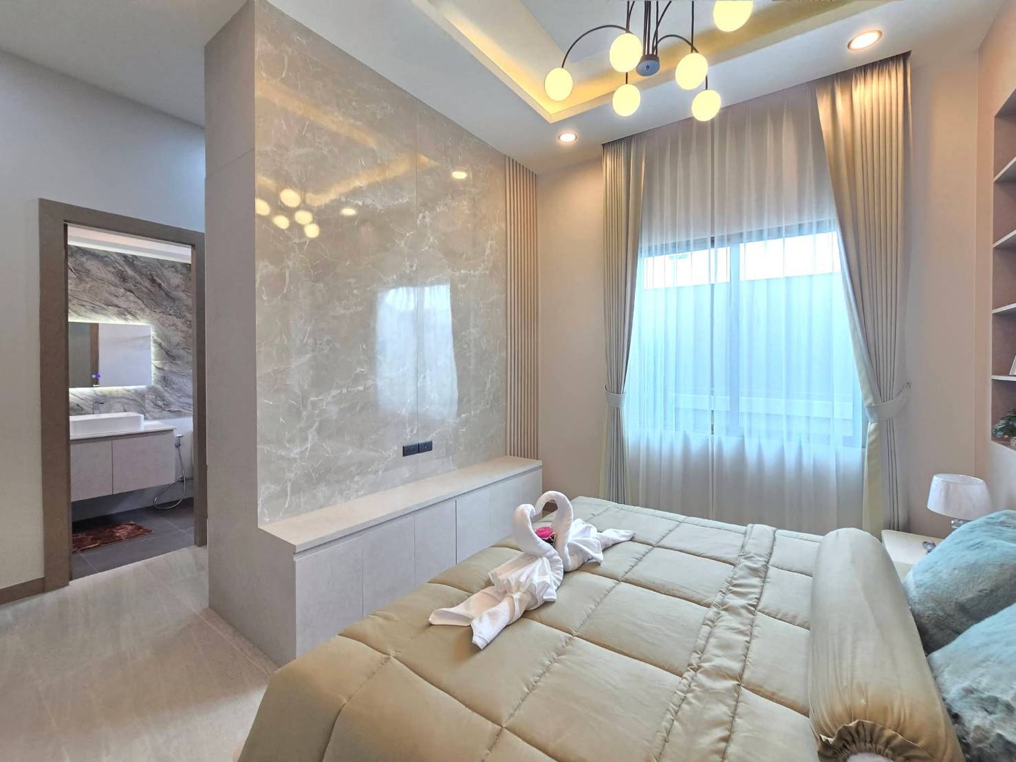 For Sale : (Pre-sale): Luxury Pool Villa @ Soi Chaipornvithi 22, Pornpraphanimit 19