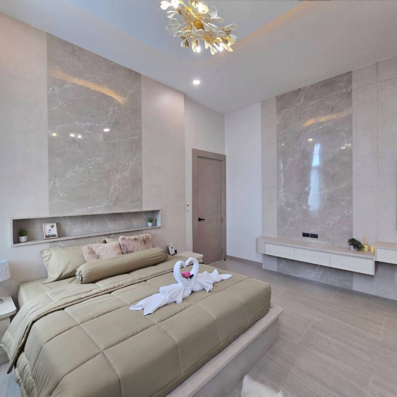 For Sale : (Pre-sale): Luxury Pool Villa @ Soi Chaipornvithi 22, Pornpraphanimit 19