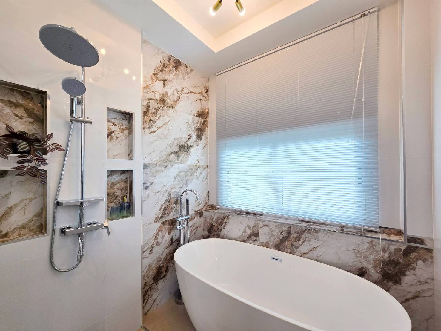 For Sale : (Pre-sale): Luxury Pool Villa @ Soi Chaipornvithi 22, Pornpraphanimit 19