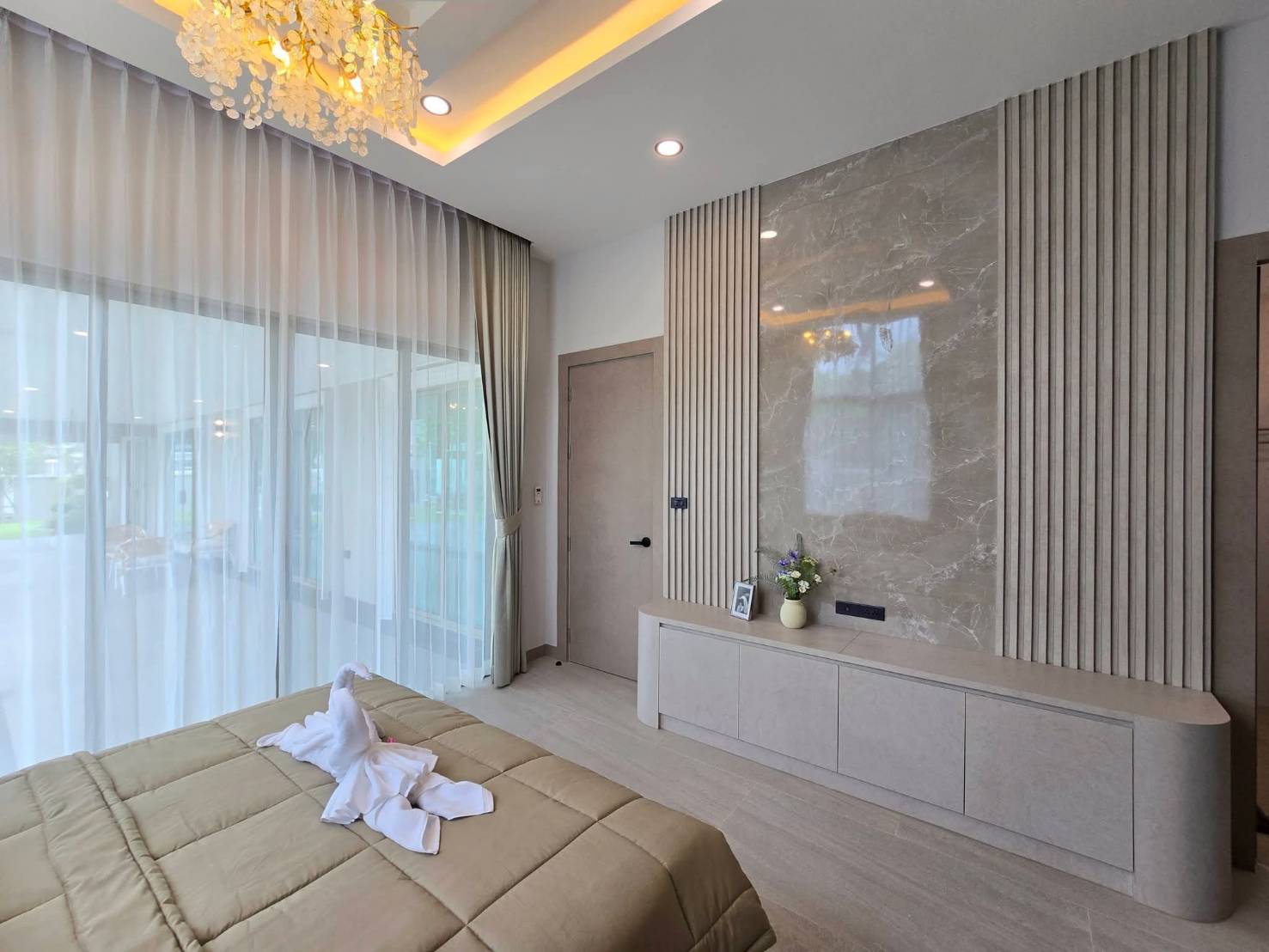 For Sale : (Pre-sale): Luxury Pool Villa @ Soi Chaipornvithi 22, Pornpraphanimit 19