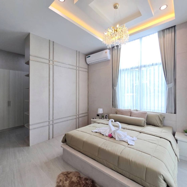 For Sale : (Pre-sale): Luxury Pool Villa @ Soi Chaipornvithi 22, Pornpraphanimit 19