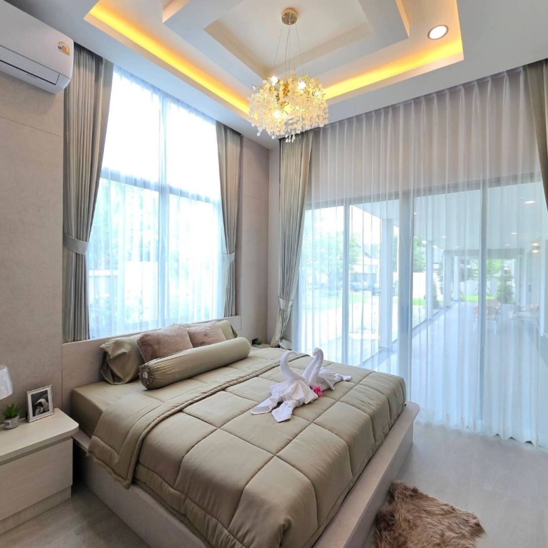 For Sale : (Pre-sale): Luxury Pool Villa @ Soi Chaipornvithi 22, Pornpraphanimit 19