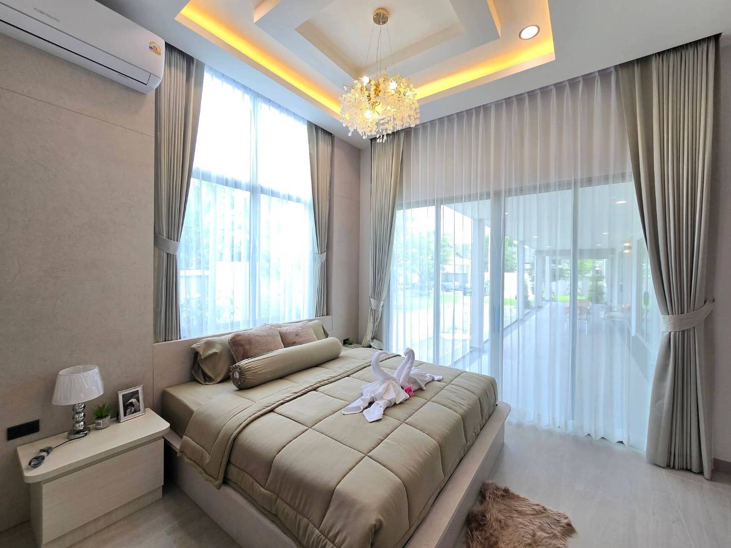 For Sale : (Pre-sale): Luxury Pool Villa @ Soi Chaipornvithi 22, Pornpraphanimit 19