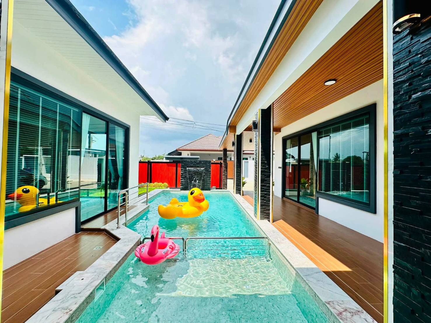 For Sale : Luxury Modern Pool Villa near Mabprachan Reservoir @ Pong – Pattaya