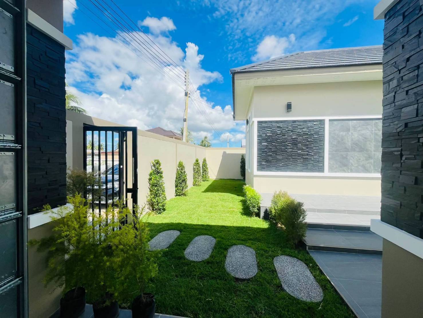 For Sale : Newly built detached house on a spacious plot @Pong – Mabprachan