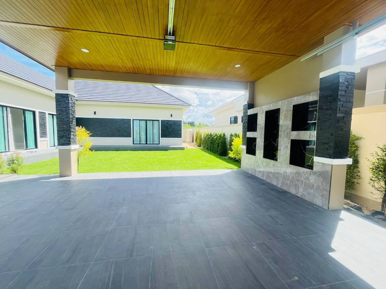 For Sale : Newly built detached house on a spacious plot @Pong – Mabprachan
