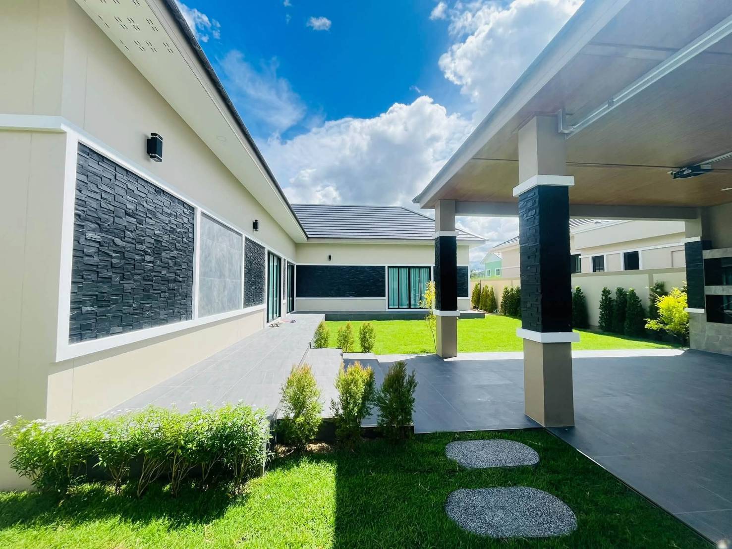 For Sale : Newly built detached house on a spacious plot @Pong – Mabprachan
