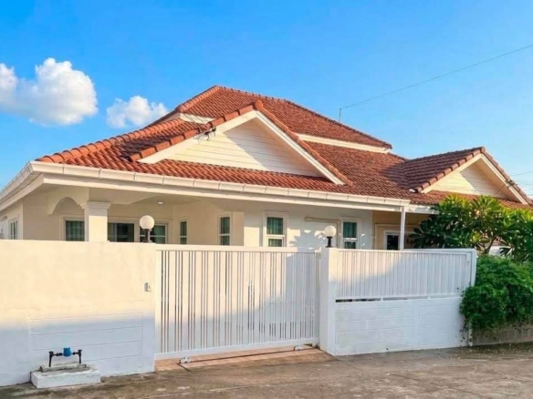 На продажу: одноэтажный отдельно стоящий дом в поселке Chokchai Home Garden 4
