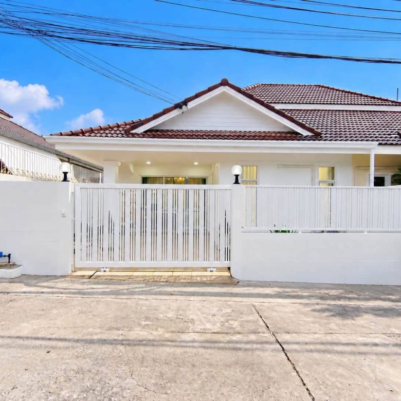 На продажу: одноэтажный отдельно стоящий дом в поселке Chokchai Home Garden 4
