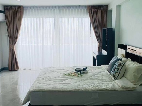 Luxury Style Decoration Condo 3 Bed, 2 Bath 156 SQM. @ Thepprasit Housing Authority