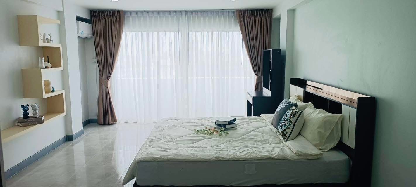 Luxury Style Decoration Condo 3 Bed, 2 Bath 156 SQM. @ Thepprasit Housing Authority