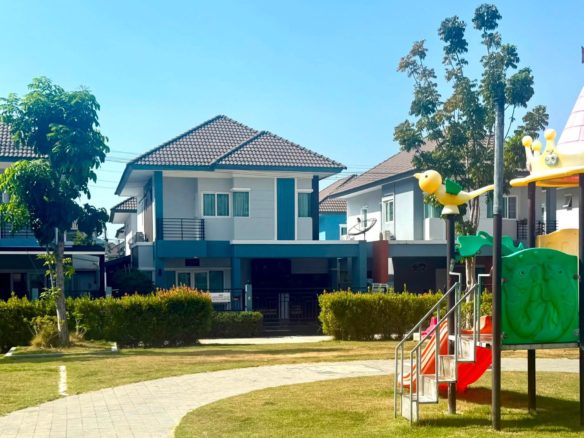 Modern House 4 Bed, 3 Bath 40 SQW. @ THE PALM BANGSARAY