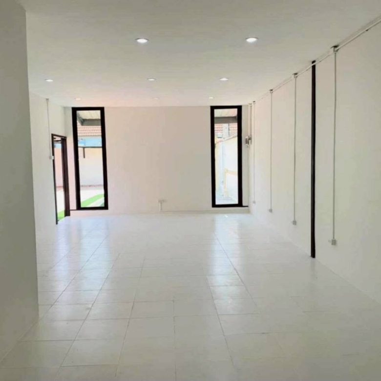 全新翻新住宅与办公室｜5卧4卫｜110平方哇｜Wanthana Village