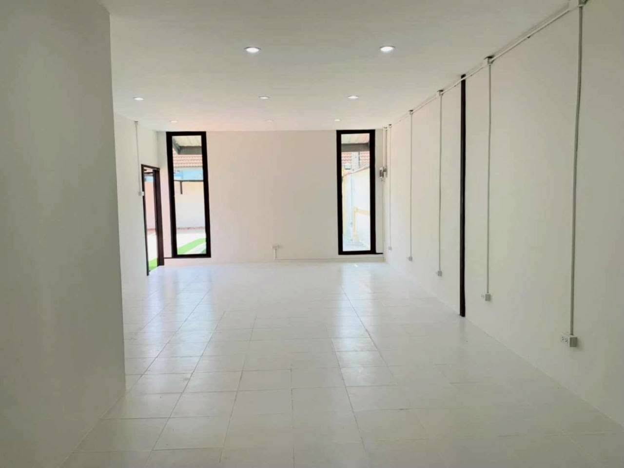 全新翻新住宅与办公室｜5卧4卫｜110平方哇｜Wanthana Village