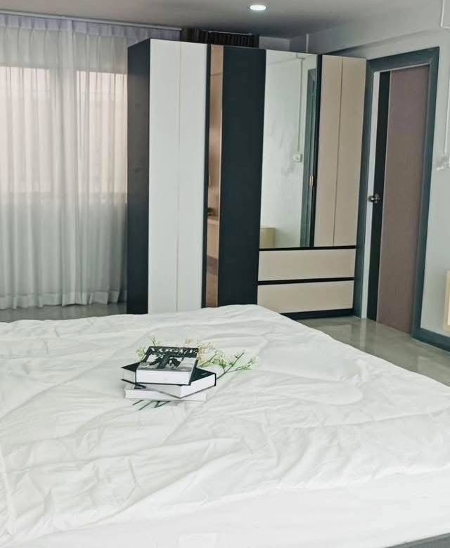 Luxury Style Decoration Condo 3 Bed, 2 Bath 156 SQM. @ Thepprasit Housing Authority