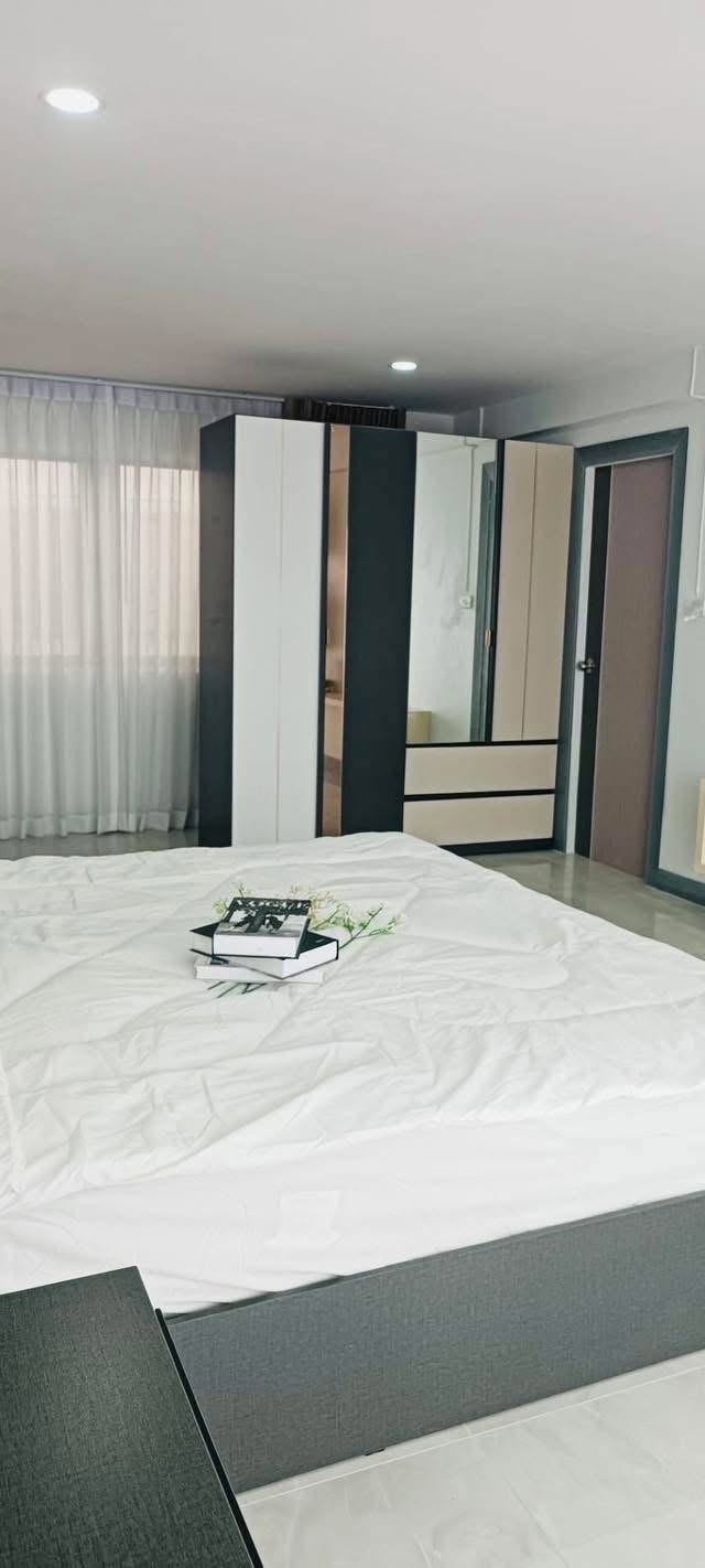 Luxury Style Decoration Condo 3 Bed, 2 Bath 156 SQM. @ Thepprasit Housing Authority