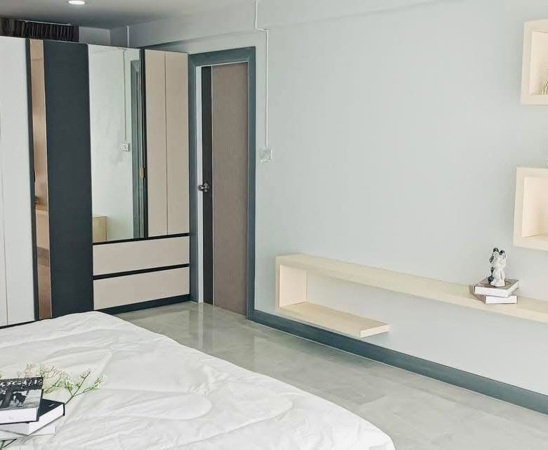 Luxury Style Decoration Condo 3 Bed, 2 Bath 156 SQM. @ Thepprasit Housing Authority