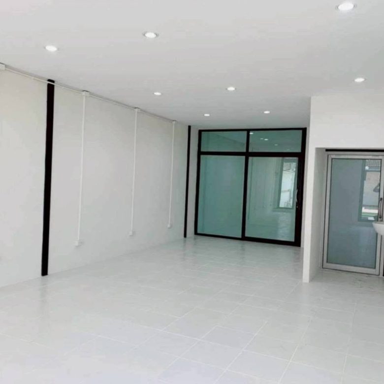 全新翻新住宅与办公室｜5卧4卫｜110平方哇｜Wanthana Village