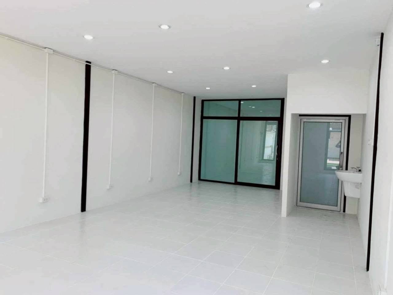 全新翻新住宅与办公室｜5卧4卫｜110平方哇｜Wanthana Village