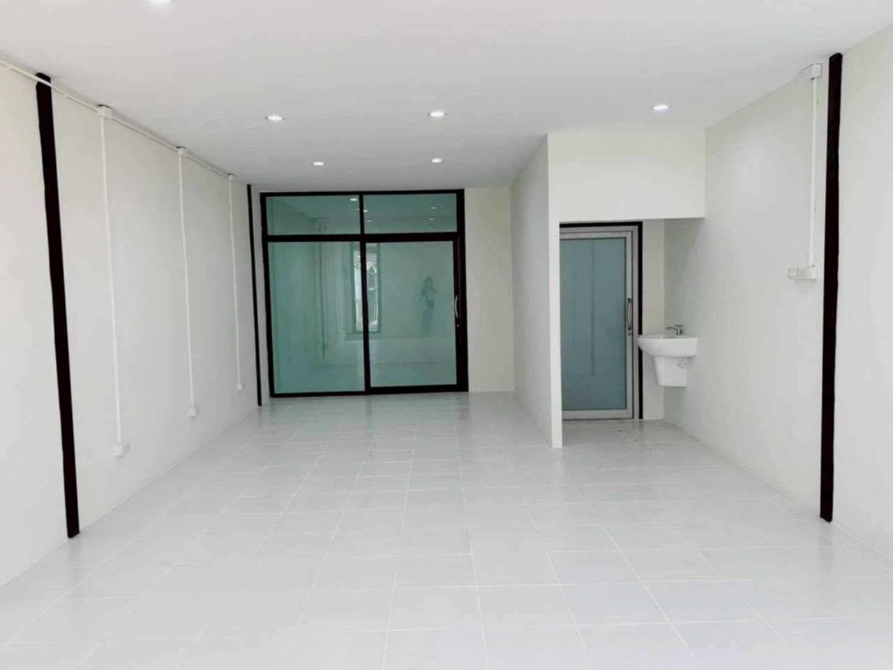 全新翻新住宅与办公室｜5卧4卫｜110平方哇｜Wanthana Village