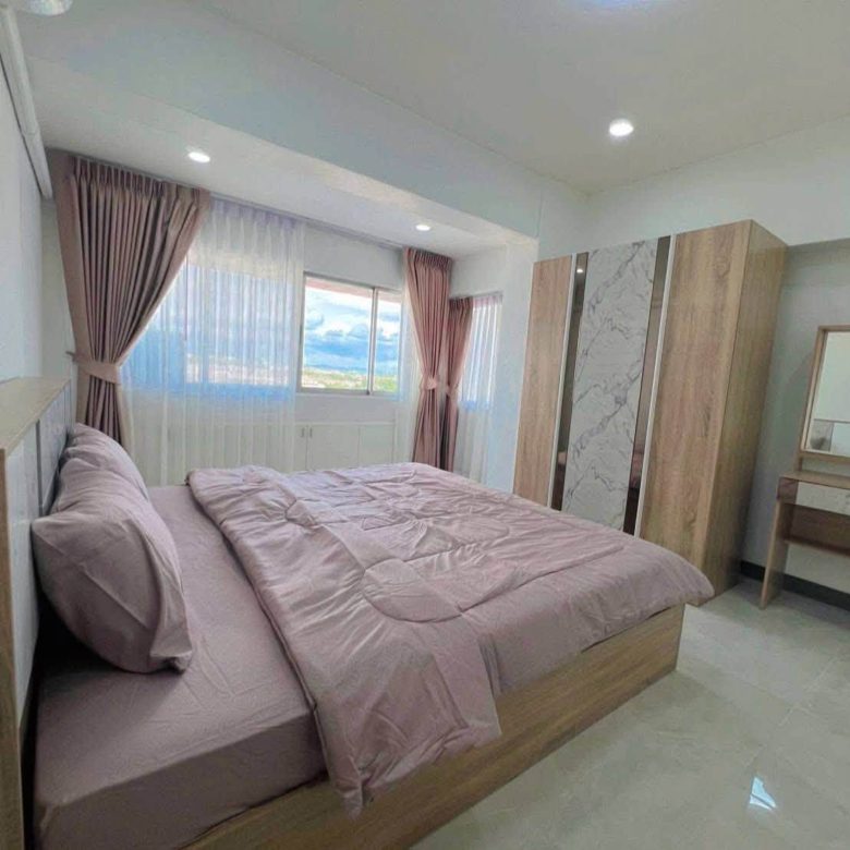 Luxury Style Decoration Condo 3 Bed, 2 Bath 156 SQM. @ Thepprasit Housing Authority
