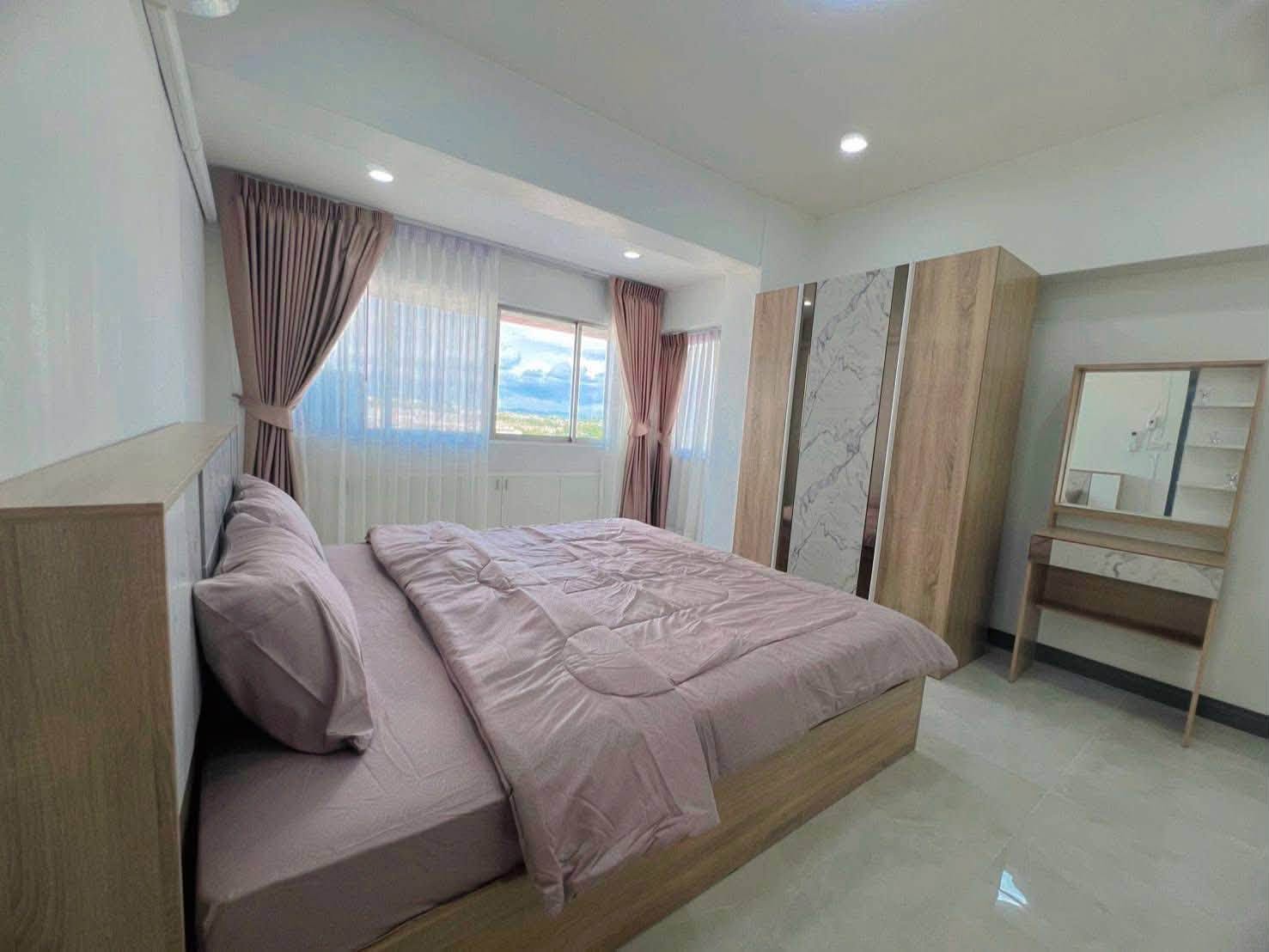 Luxury Style Decoration Condo 3 Bed, 2 Bath 156 SQM. @ Thepprasit Housing Authority