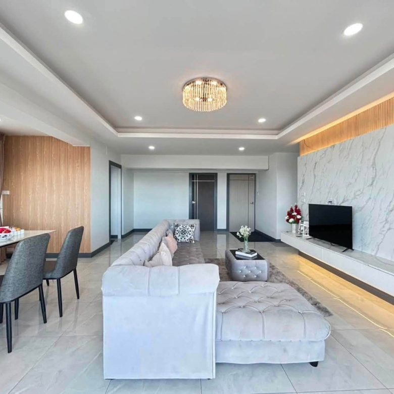 Luxury Style Decoration Condo 3 Bed, 2 Bath 156 SQM. @ Thepprasit Housing Authority