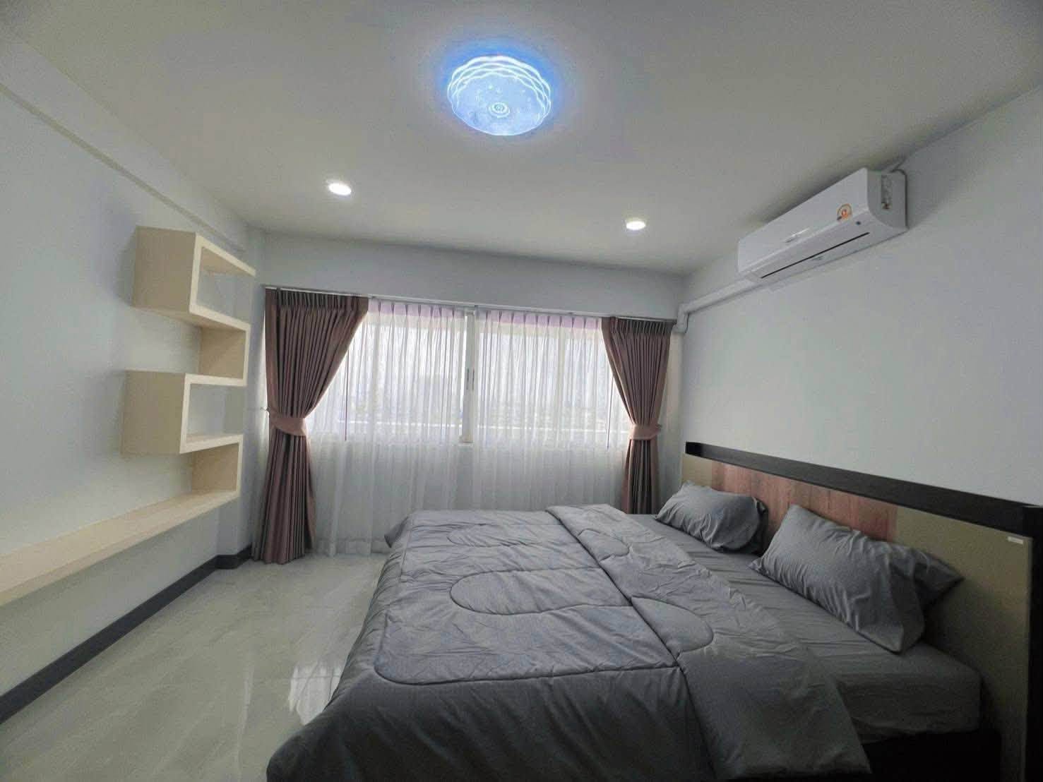 Luxury Style Decoration Condo 3 Bed, 2 Bath 156 SQM. @ Thepprasit Housing Authority