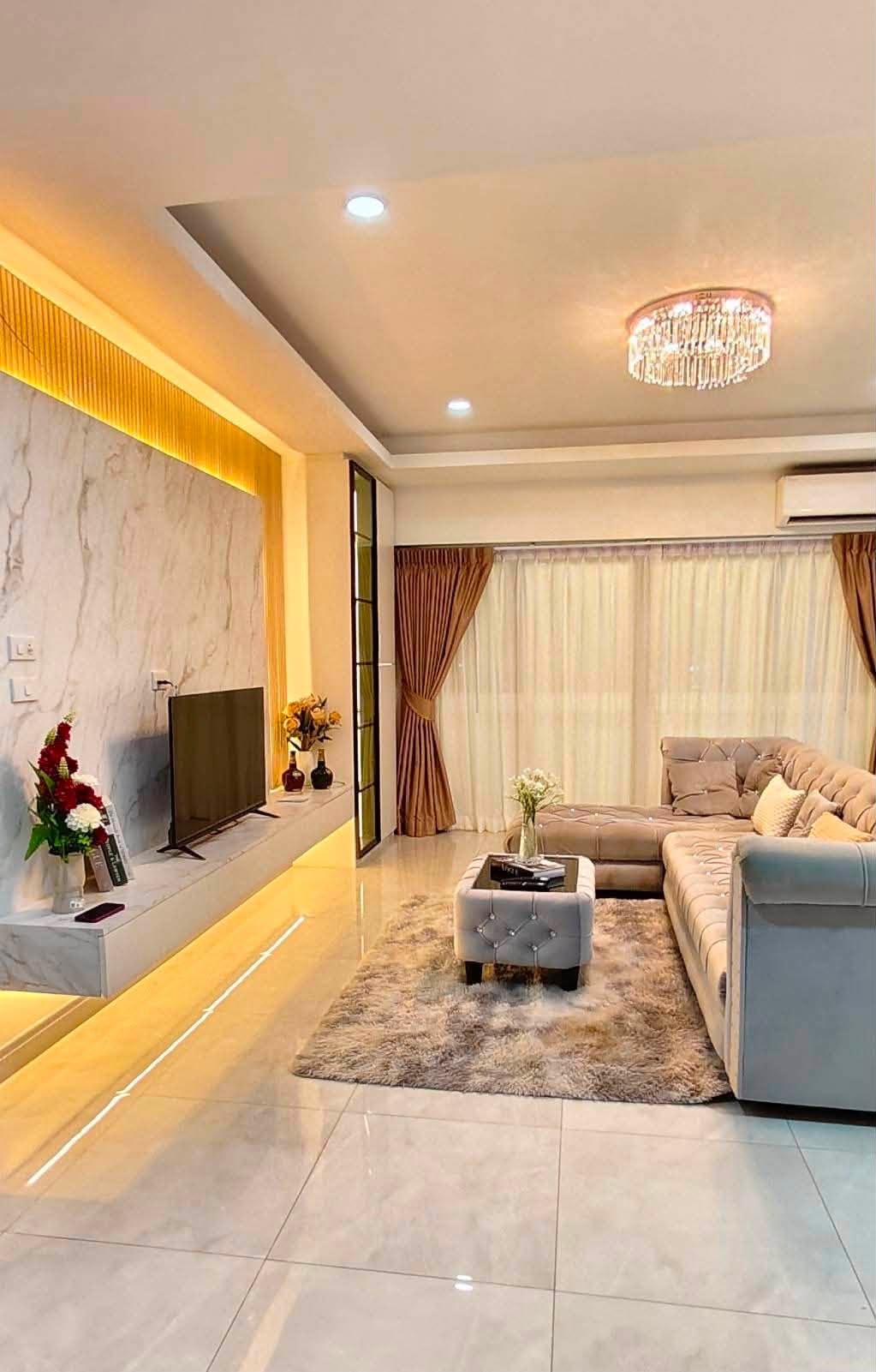 Luxury Style Decoration Condo 3 Bed, 2 Bath 156 SQM. @ Thepprasit Housing Authority